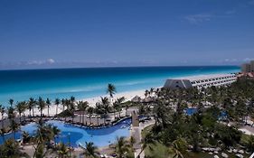Cancun Hotel Oasis